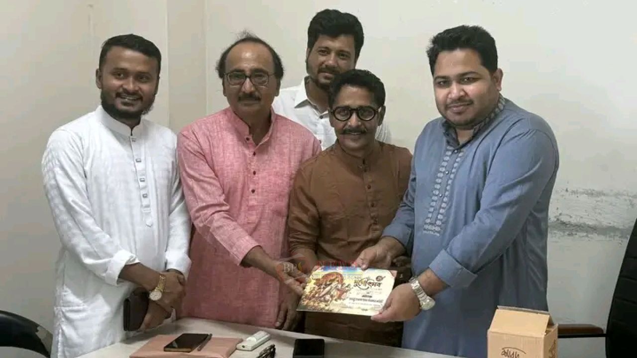 শারদীয় শুভেচ্ছা বিনিময়ে এমপি আব্দুল্লাহ আল আমিনের সঙ্গে পূজা উদযাপন পরিষদের সাক্ষাৎ