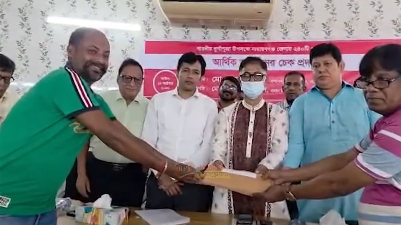 নারায়ণগঞ্জের ২৪০ পূজামণ্ডপে জেলা পরিষদের ২৪ লাখ টাকা অনুদান