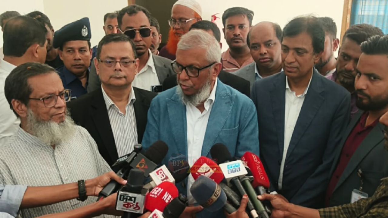 বিদেশে কর্মী পাঠানোর সব ধাপে আসছে অনলাইন ব্যবস্থা: শ্রমমন্ত্রী