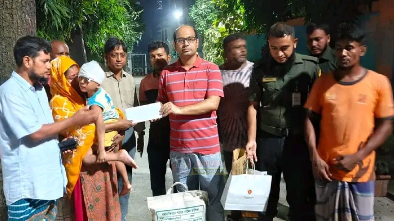 হারিয়ে যাওয়া শিশুকে পরিবারের কাছে ফেরালেন ইউএনও ফয়েজ উদ্দিন