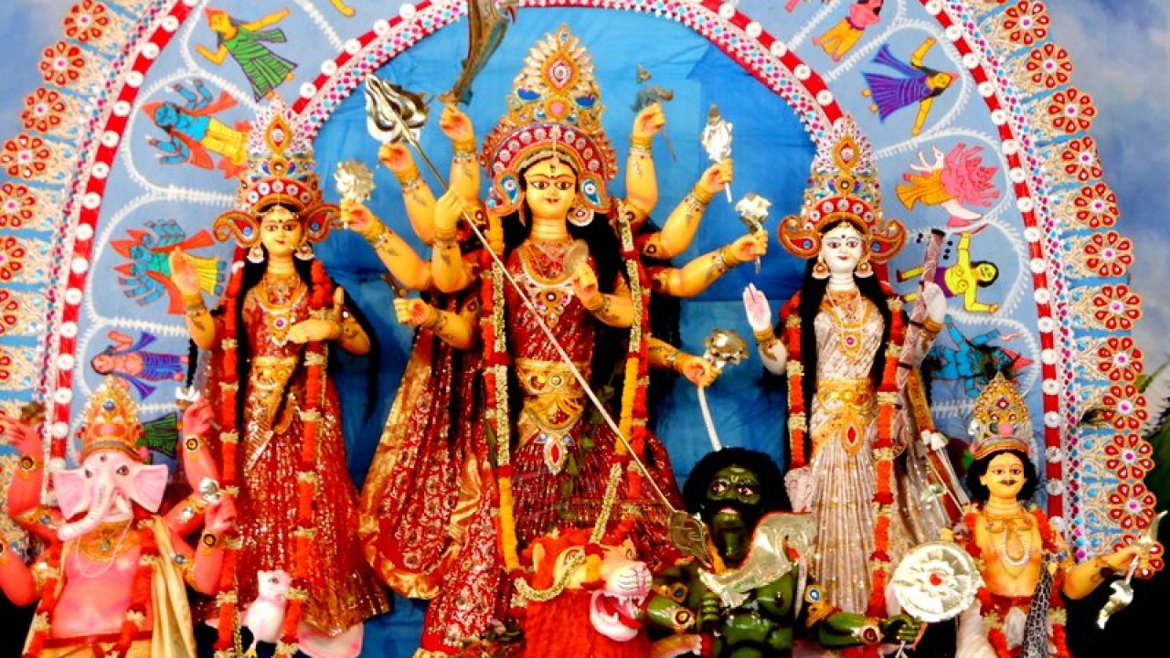 দুর্গা প্রতিমা তৈরিতে লাগে পতিতালয়ের মাটি