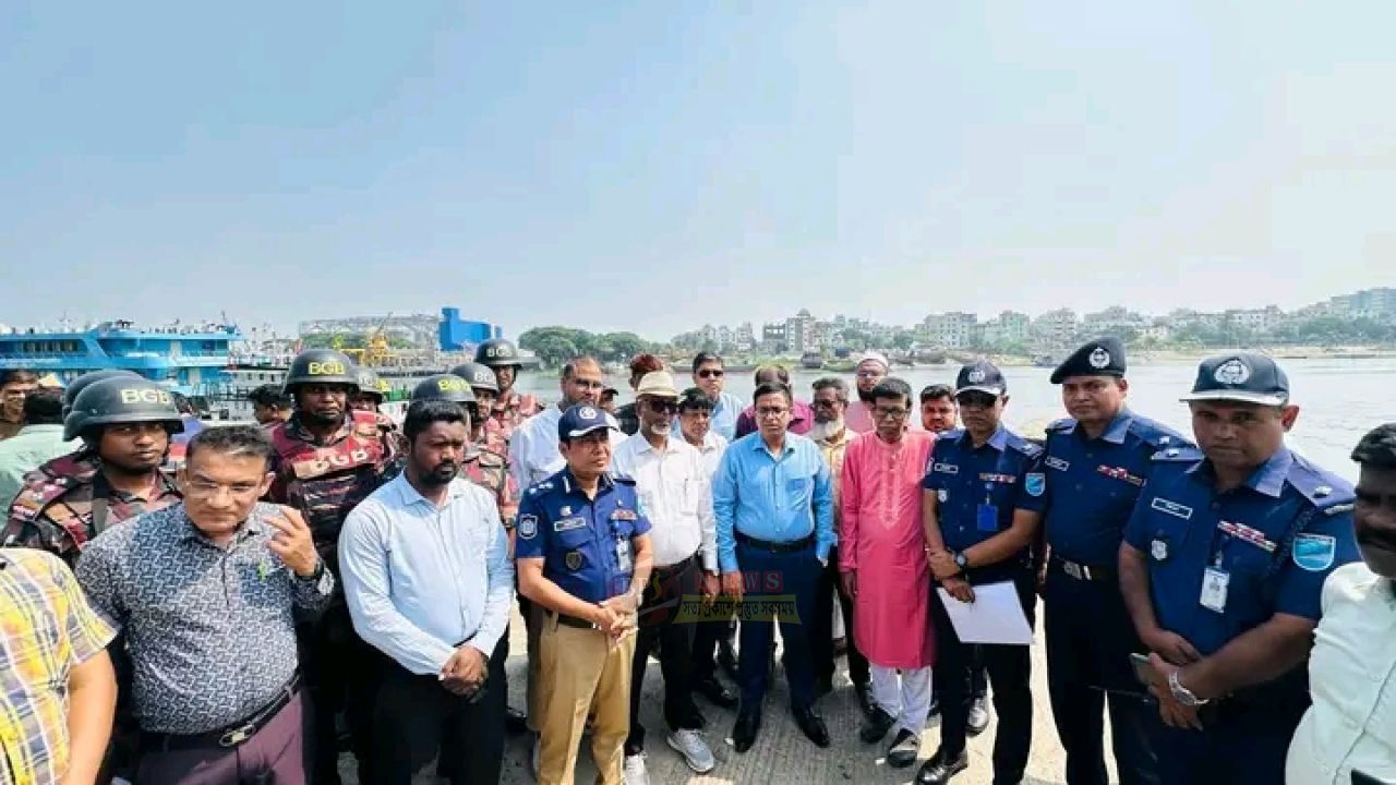 প্রতিমা বিসর্জনের নিরাপত্তা দেখতে ৫ নম্বর ঘাটে ডিসি-এসপি