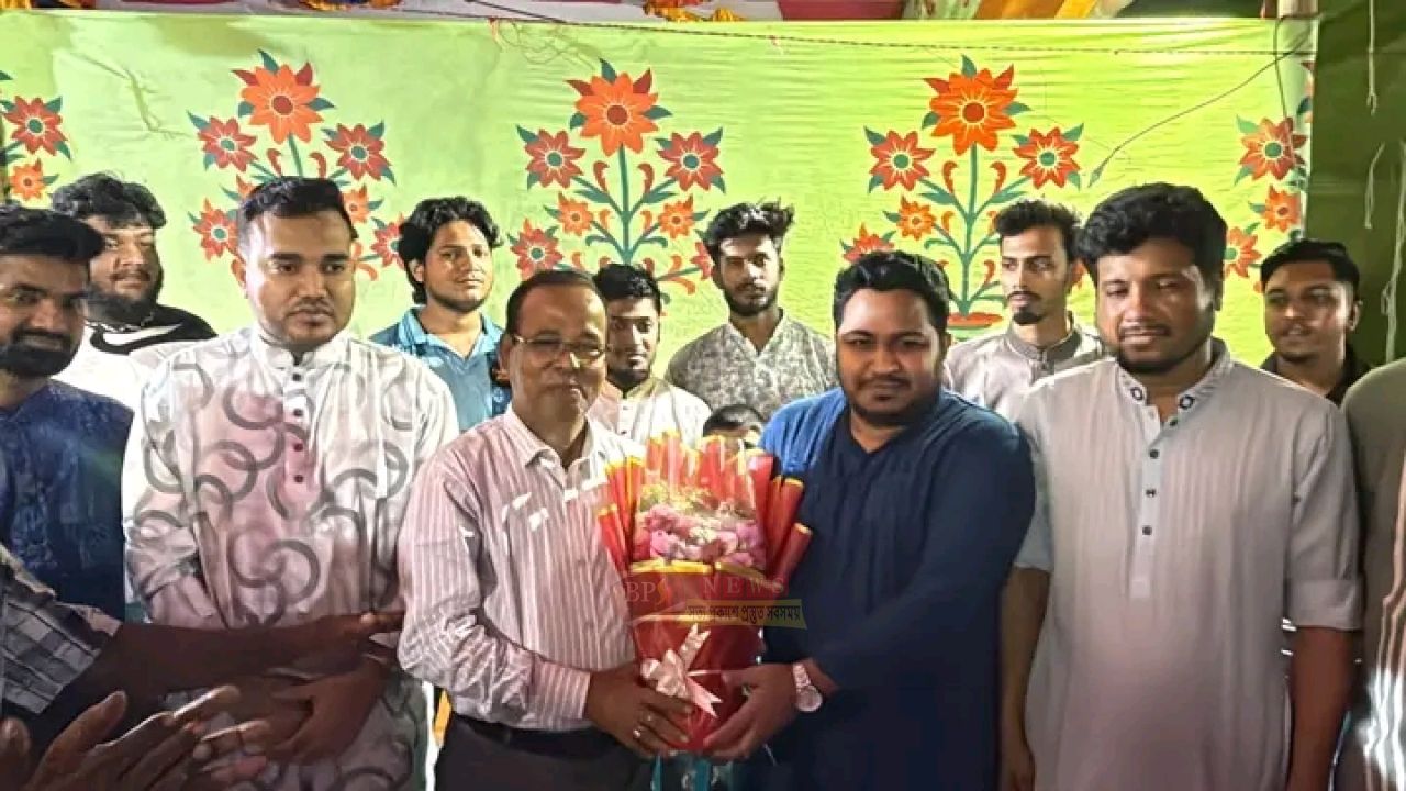 ফতুল্লার বিভিন্ন পূজামণ্ডপ ঘুরে দেখলেন এমপি আব্দুল্লাহ আল আমিন