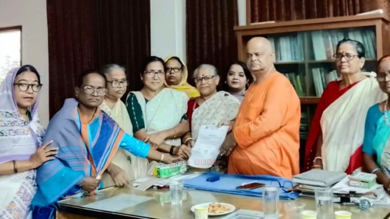 নারায়ণগঞ্জে বিভিন্ন পূজামণ্ডপে মহিলা পরিষদের শুভেচ্ছা বার্তা