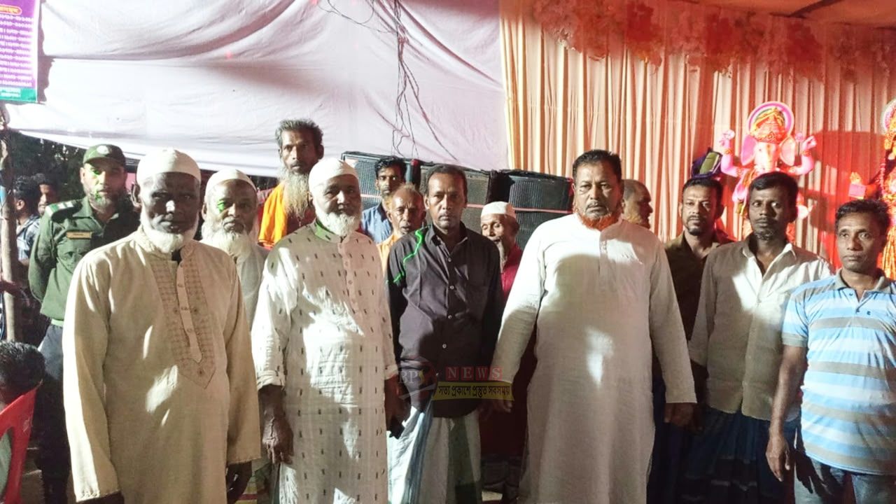 মুছাপুরের বিভিন্ন পূজামণ্ডপ পরিদর্শন করলেন চেয়ারম্যান প্রার্থী হাজী ইয়া নবী