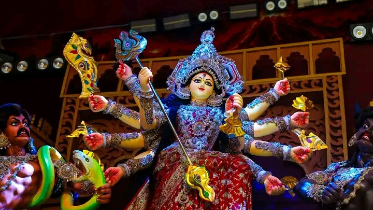 প্রশাসন-স্বেচ্ছাসেবকদের সমন্বয়ে নির্বিঘ্নে শেষ হলো নারায়ণগঞ্জের দুর্গোৎসব