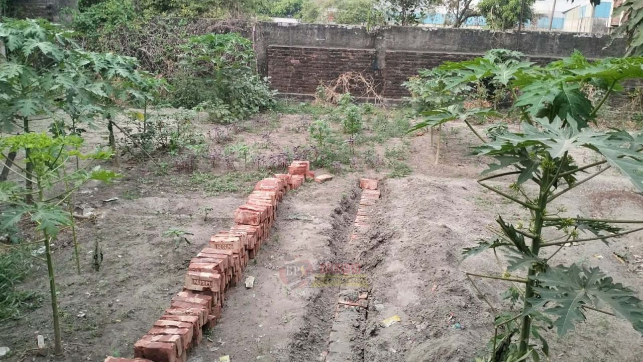 ফতুল্লা শিয়াচ‌রে জমি'র মা‌লিক‌কে প্রতিপ‌ক্ষের হুমকী, নির্মা‌ণে বাধা 