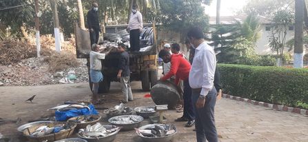 অস্থায়ী কাঁচাবাজারে ডিএসসিসি’র অভিযান, ১ টনের অধিক মাছ জব্দ