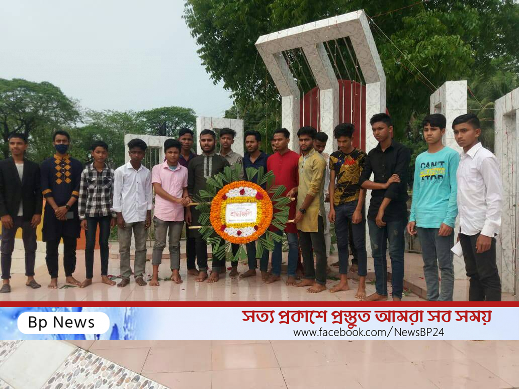 কেন্দ্রীয় শহীদ মিনারে ছাত্র ও যুব অধিকার পরিষদের পুষ্পস্তবক অর্পণ