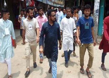 গণ অধিকার পরিষদের পক্ষ থেকে বন্যার্ত মানুষের মাঝে ত্রান বিতরণ