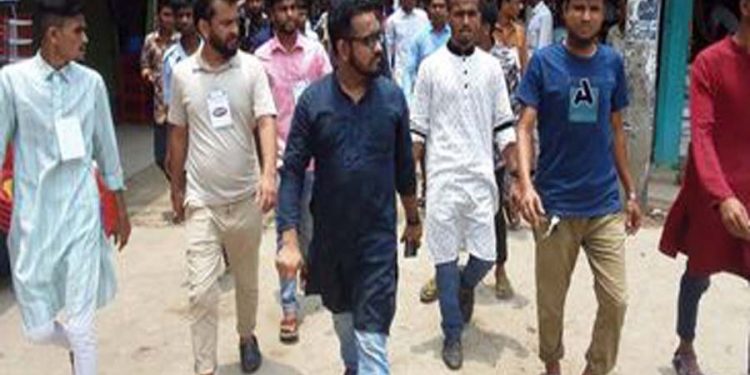 গণ অধিকার পরিষদের পক্ষ থেকে বন্যার্ত মানুষের মাঝে ত্রান বিতরণ