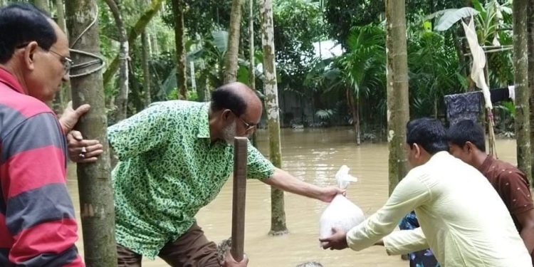 জকিগঞ্জে দিনব্যাপি বীরমুক্তিযোদ্ধা মাসুক উদ্দিনের নের্তৃত্বে ত্রান বিতরণ