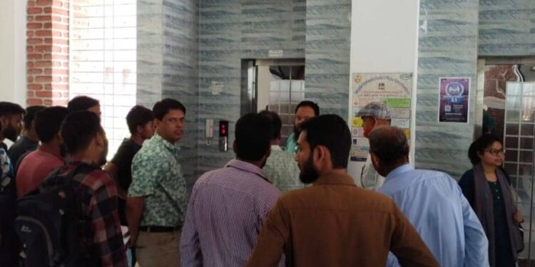 লিফট আতঙ্কে হাবিপ্রবি শিক্ষার্থীরা