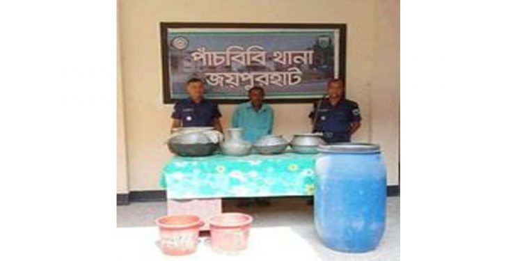 জয়পুরহাটে ৪০০ লিটার দেশীয় মদসহ একজন মাদক ব্যবসায়ী গ্রেফতার