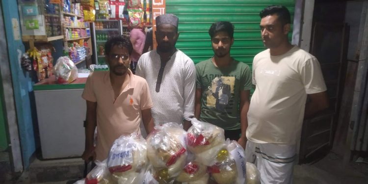 আলোকিত তরুণ সংঘের উদ্যোগে রামনগরে ঈদ সামগ্রী বিতরণ