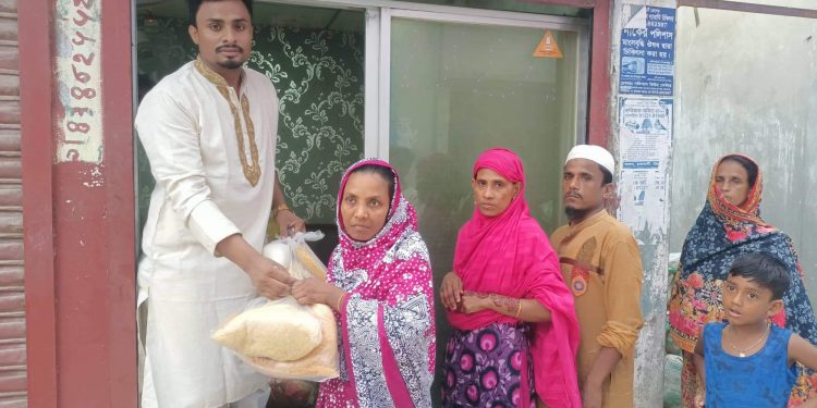 অন্যরকম বয়েজের উদ্যোগে ২০০ পরিবারের মাঝে ঈদ সামগ্রী বিতরণ