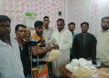 ফতুল্লায় দুস্থ ও নিম্ন আয়ের মানুষের পাশে আমতলা সোলজার বন্ধুমহল