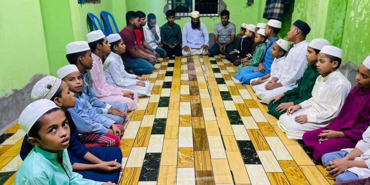 মীর শুভের পক্ষে অয়ন ওসমানের পুত্রের জন্মদিনের মাদ্রাসায় দোয়ায় আয়োজন।