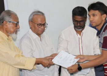 কবিতায় বিশেষ অবদানে সনদপত্র পেলেন মোঃ মেহেরাব হোসেন অভি