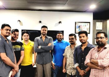 অয়ন ওসমান সাথে মরহুম দৌলত মেম্বার পুত্র কাসেম সম্রাটের সৌজন্য সাক্ষাৎ