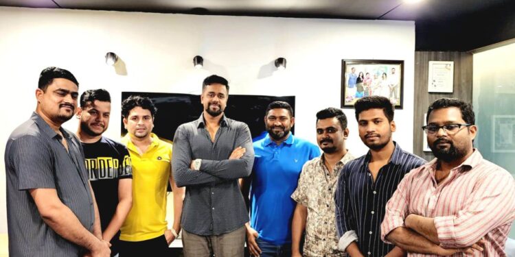 অয়ন ওসমান সাথে মরহুম দৌলত মেম্বার পুত্র কাসেম সম্রাটের সৌজন্য সাক্ষাৎ