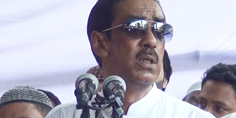 গিয়াসকে শামীম ওসমান; জলাবদ্ধতা সহ নানা ইস্যু নিয়ে খোঁচাখুচি করছে