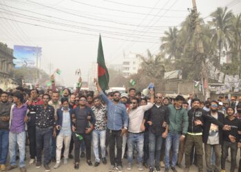 আজমেরী ওসমানের নির্দেশে প্রধানমন্ত্রী শেখ হাসিনার নারায়নগঞ্জের জনসভায় রবিন ও রাসেলের নেতৃত্বে মিছিল যোগ দান করে