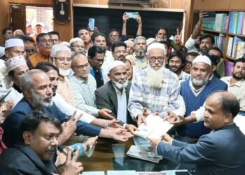 নারায়ণগঞ্জ-৪ আসনে গিয়াসউদ্দিনের পক্ষে মনোনয়নপত্র সংগ্রহ