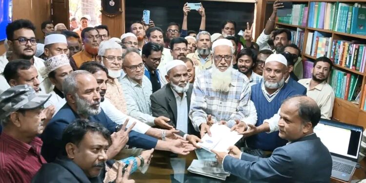 নারায়ণগঞ্জ-৪ আসনে গিয়াসউদ্দিনের পক্ষে মনোনয়নপত্র সংগ্রহ