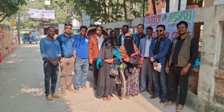 অসহায় রিকশাচালক পরিবারের মুখে হাসি ফুটালো নারায়ণগঞ্জ বসুন্ধরা শুভসংঘ