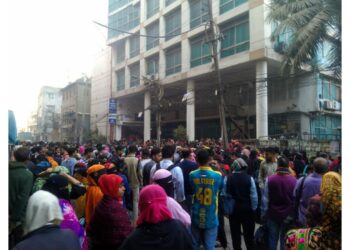 না.গঞ্জে রাসেল গার্মেন্টসে শ্রমিক বিক্ষোভ