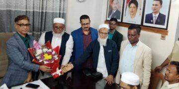 নারায়ণগঞ্জ-৪ আসনে বিএনপির জোট প্রার্থীর সঙ্গে অধ্যাপক মামুনের সৌজন্য সাক্ষাৎ