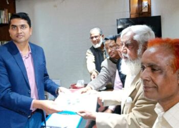 নারায়ণগঞ্জ-২ আসনে আঙ্গুরের মনোনয়নপত্র সংগ্রহ