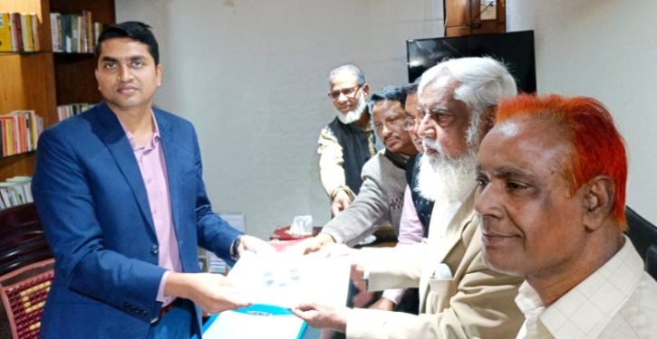 নারায়ণগঞ্জ-২ আসনে আঙ্গুরের মনোনয়নপত্র সংগ্রহ