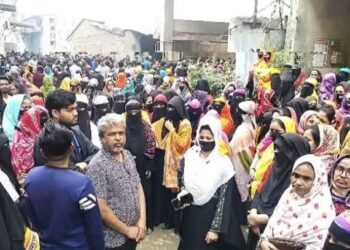 সিদ্ধিরগঞ্জে আহসান অ্যাপারেলস শ্রমিকদের বিক্ষোভ