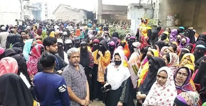 সিদ্ধিরগঞ্জে আহসান অ্যাপারেলস শ্রমিকদের বিক্ষোভ