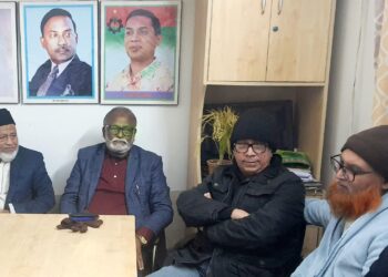 এটিএম কামালের মায়ের মৃত্যু সংবাদ শুনে বাসায় ছুটে গেলেন সিরাজুল মামুন