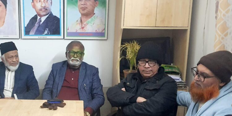 এটিএম কামালের মায়ের মৃত্যু সংবাদ শুনে বাসায় ছুটে গেলেন সিরাজুল মামুন