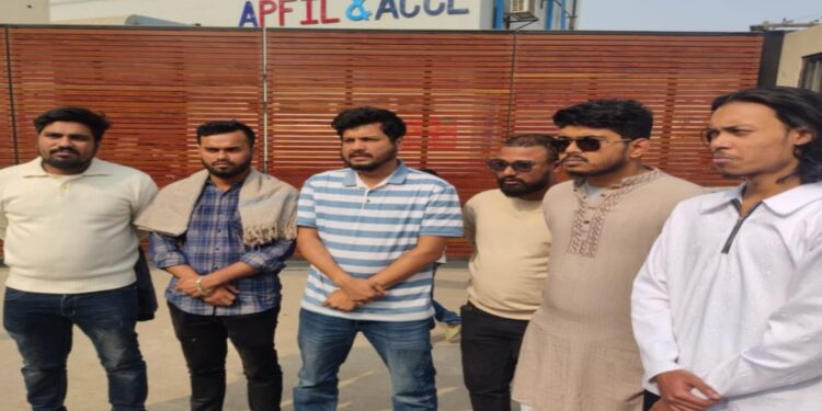 বন্দরে আকিজ সিমেন্ট কারখানায় বিস্ফোরণ: আহত শ্রমিকদের খোঁজে এনসিপির প্রতিনিধি দল, প্রবেশে বাধা