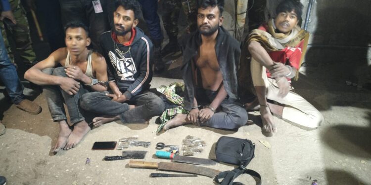 যৌথ বাহিনীর অভিযানে চারজন গ্রেপ্তার