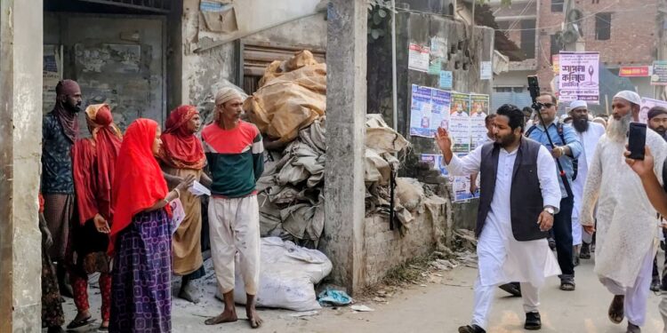 গণসংযোগে ব্যাপক সাড়া, ভোটারদের আস্থায় আল আমিন