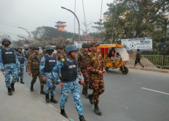 নারায়ণগঞ্জে সেনা-কোস্টগার্ড যৌথ টহল