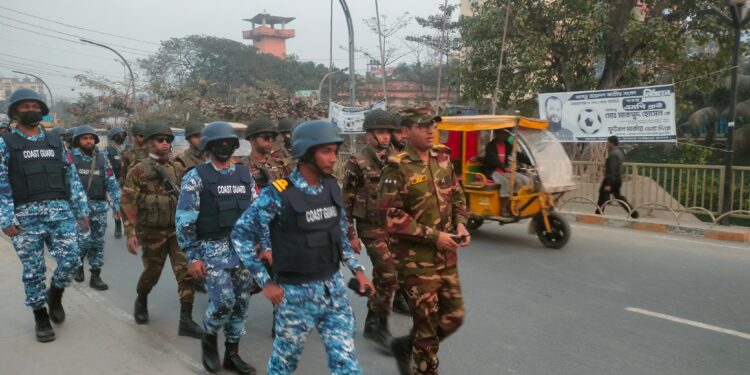 নারায়ণগঞ্জে সেনা-কোস্টগার্ড যৌথ টহল