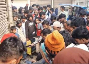 ফতুল্লায় পিটিয়ে ও কুপিয়ে তরুণকে হত্যা