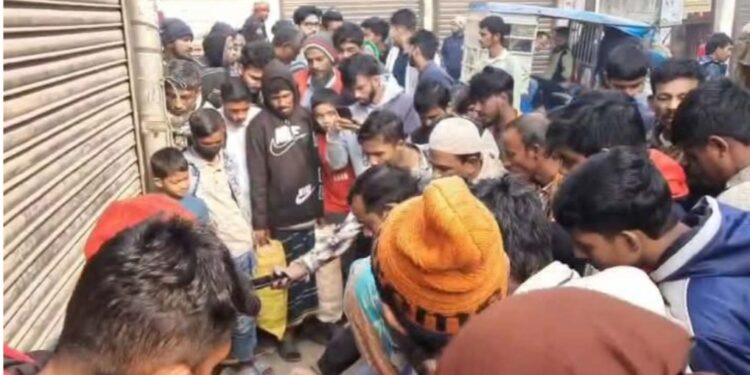 ফতুল্লায় পিটিয়ে ও কুপিয়ে তরুণকে হত্যা