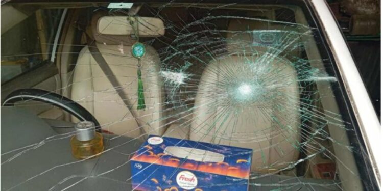 বক্তার গাড়ি থেকে ৩টি মোবাইল ও ৪৫ হাজার টাকা  লু’ট করে নিলো ডা’কা’তদল