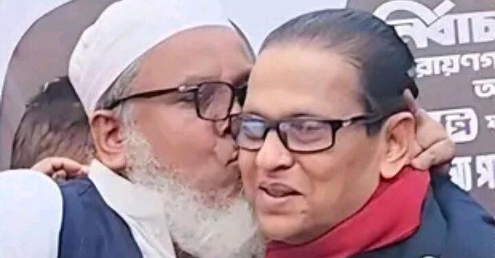 নারায়ণগঞ্জ-৪: নির্বাচনী প্রচারণায় দুই প্রার্থী একত্রে, অটো রিকশায় চুমুর মাধ্যমে ভোট প্রার্থনা