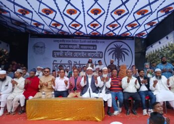 “১২ তারিখে খেজুর গাছের বিজয় মানেই ধানের শীষের বিজয়”—ফতুল্লায় উঠান বৈঠকে মুফতি মনির হোসাইন কাসেমী