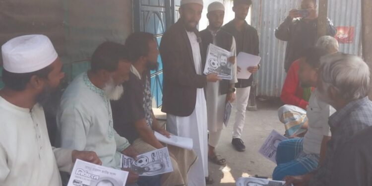 মাকসুদ হোসেনের পক্ষে ফুটবল প্রতীকে ভোট চেয়ে ওসমান গনির লিফলেট বিতরণ ও গনসংযোগ অব্যহত, জনগনের ব্যাপক সাড়া