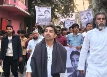 ভোটারদের দোরগোড়ায় রাজনীতি, ভিন্ন প্রচারণায় নজর কাড়ছেন তারিকুল ইসলাম সুজন